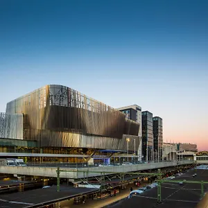 4* מלון Radisson Blu Waterfront Hotel,